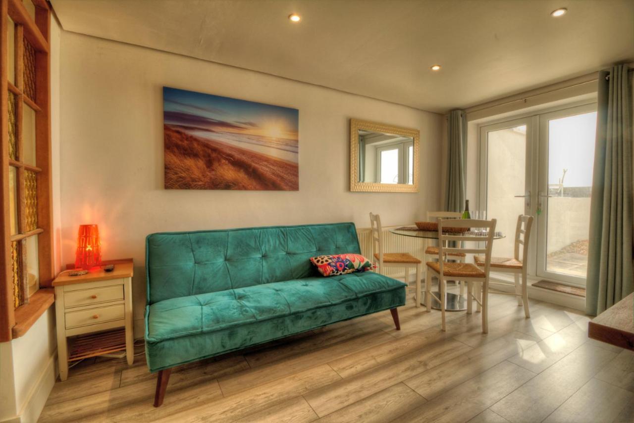 פורטסמות' Pass The Keys Shore To Please - Sea Views And Beach Front Modern 1Bed Apt With Sofabed מראה חיצוני תמונה